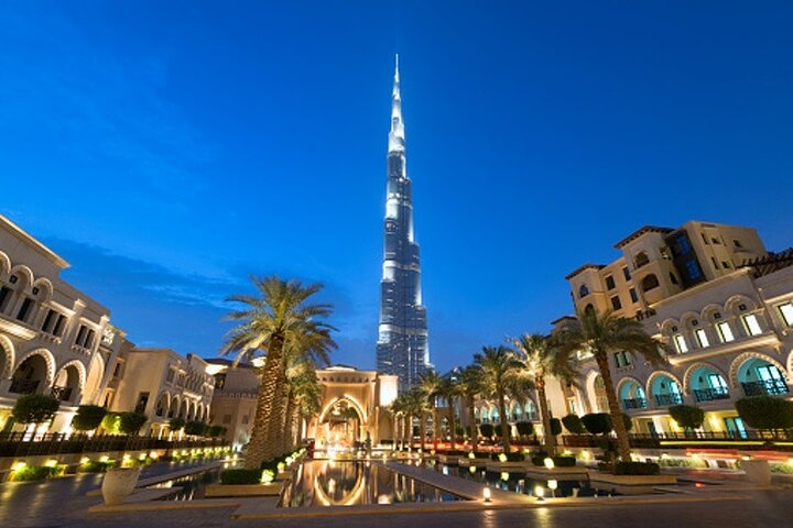 Burj Khalifa 125 floor with the Cafe Treat